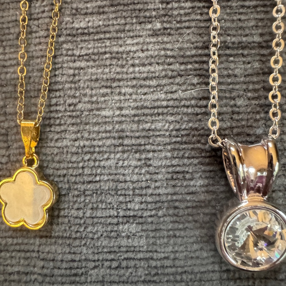 NEW Elegant Gold & Silver Pendant Necklaces.  16 in each w extensions. BEAUTIFUL - Picture 3 of 5